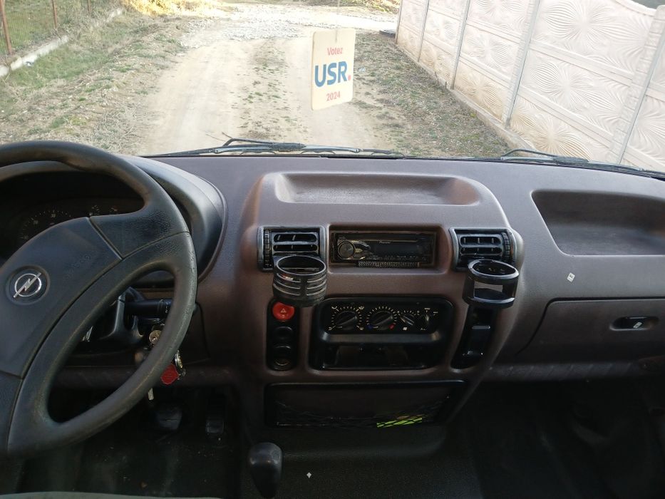 Vând sau skimb Opel movano