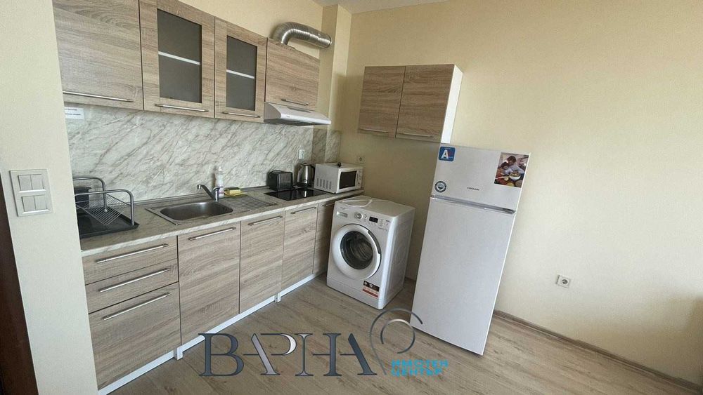 Дава се под наем Двустаен апартамент в к.к. Златни пясъци - 70 кв.м за 358 € - Снимка #2