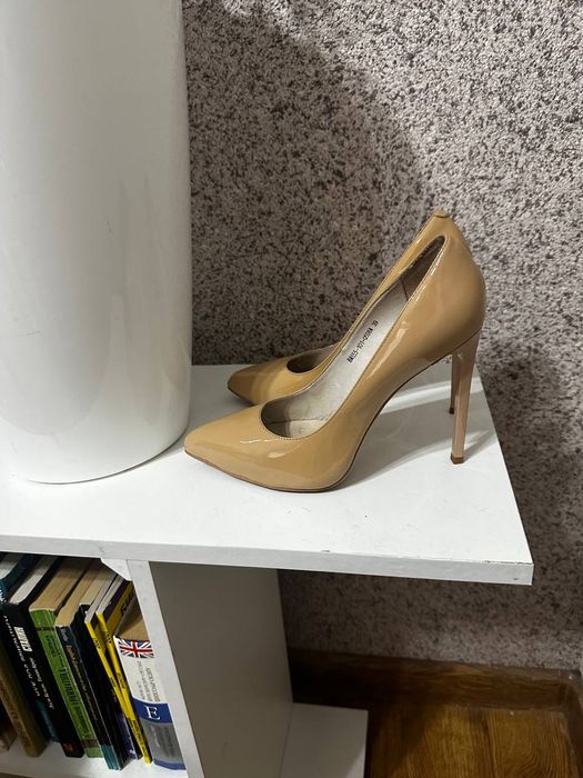 Продаю женские туфли