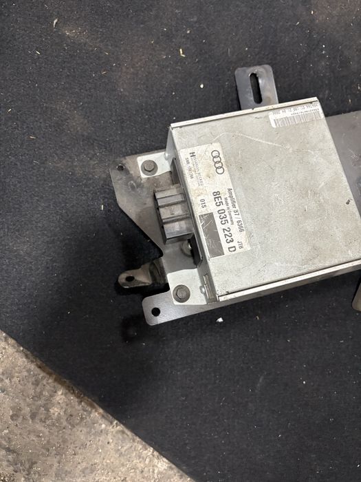 Audi A4 B7 Усилвател