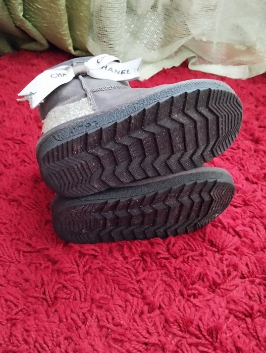 Продам уги зима на девочку