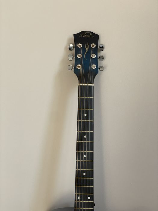 Акустическая гитара +чехол в подарок