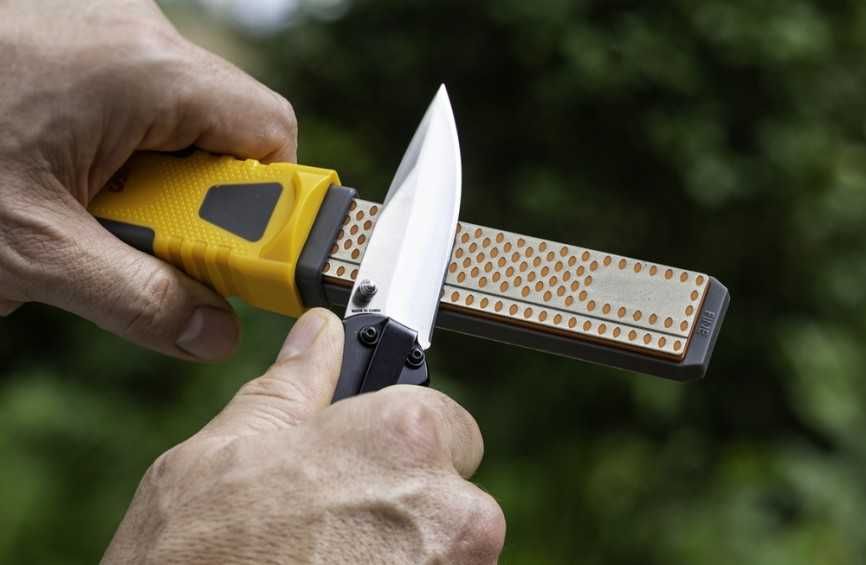 Подаръчен комплект сгъваем нож и комбинирано точило Smith's USA