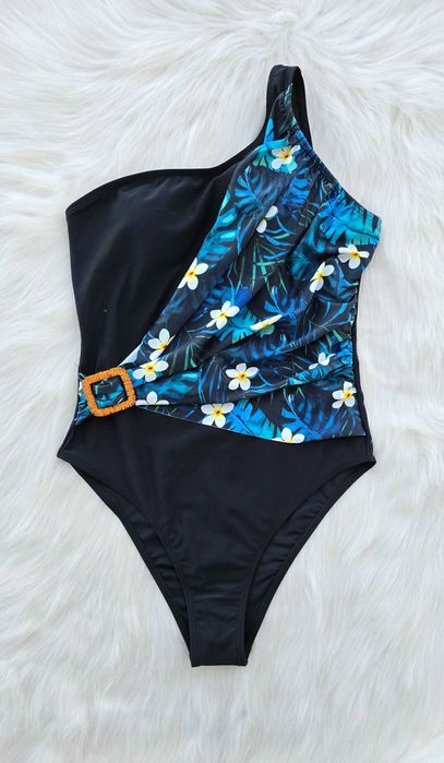 Нов дамски бански размер М