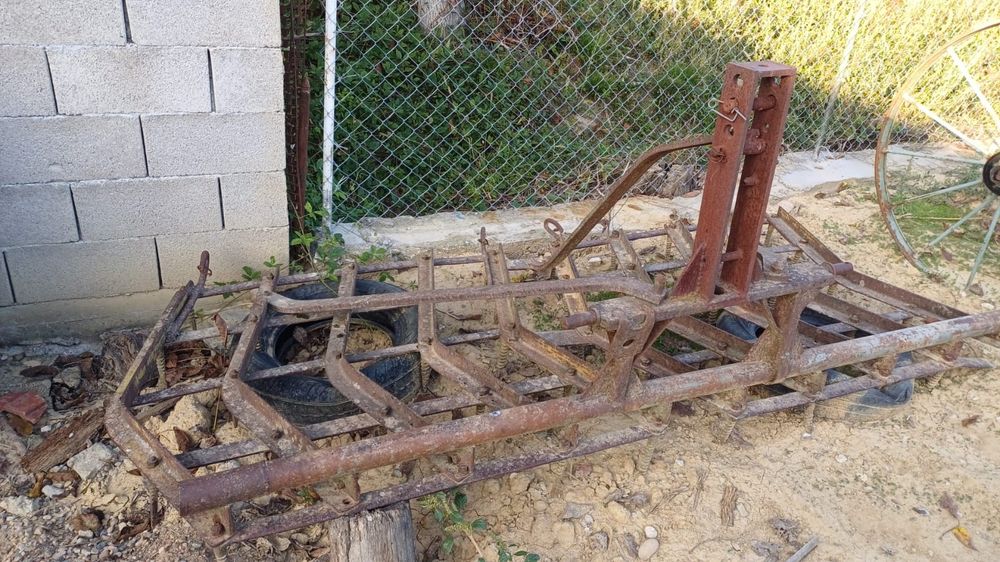 Remorca grapa lonjeroane cadru