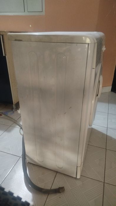 Продаётся стиральная машинка в хорошем и рабочем состояние