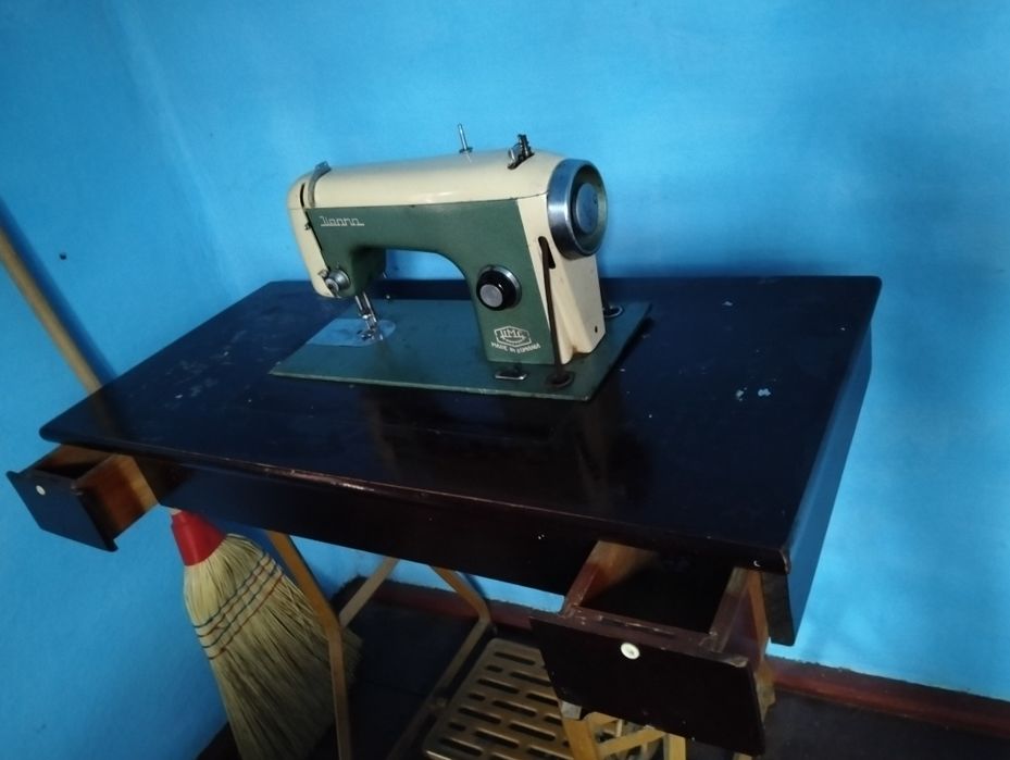 Vând mașină de cusut Ileana