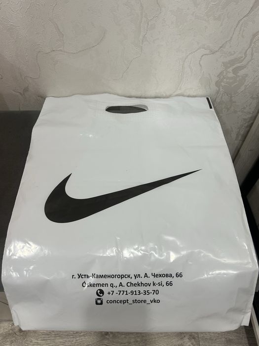 Продам оригинальные кроссовки Nike 41 размер