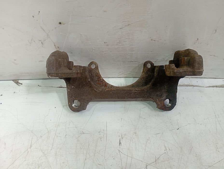 Suport etrier dreapta fata Volkswagen Passat B7 (2010 - 2015) 2.0 tdi CFGB
