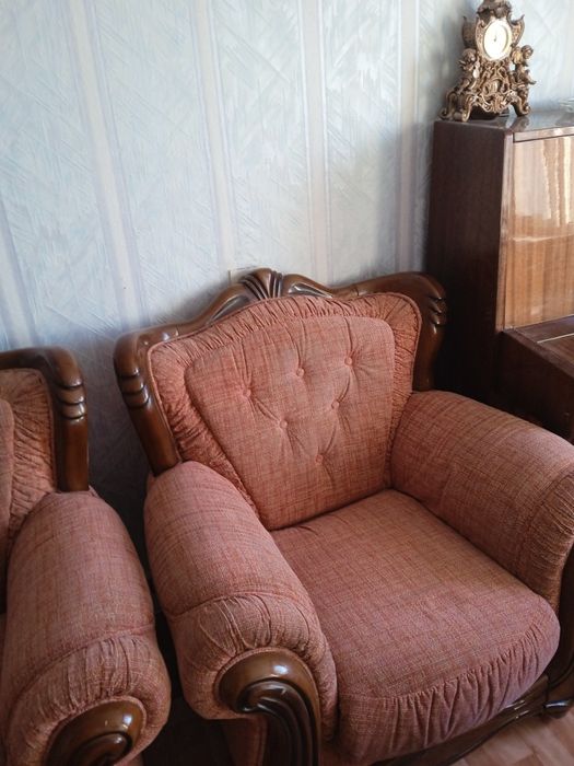 Продаю диван и два кресла