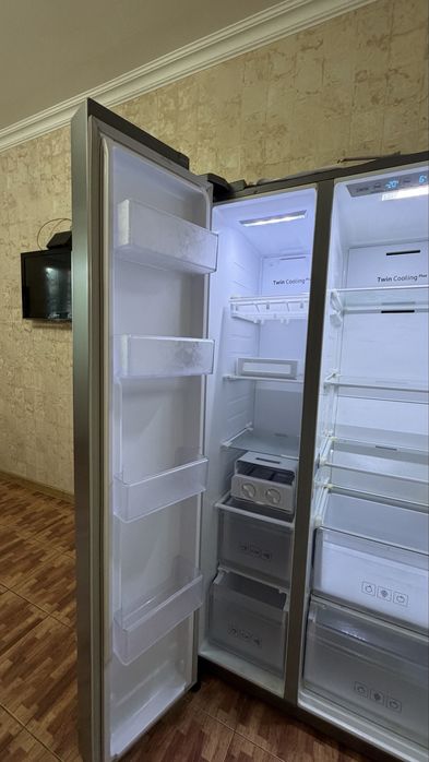 Продам холодильник Samsung Side by Side Twin Cooling Plus