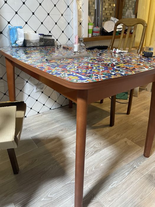 Продам обеденный стол