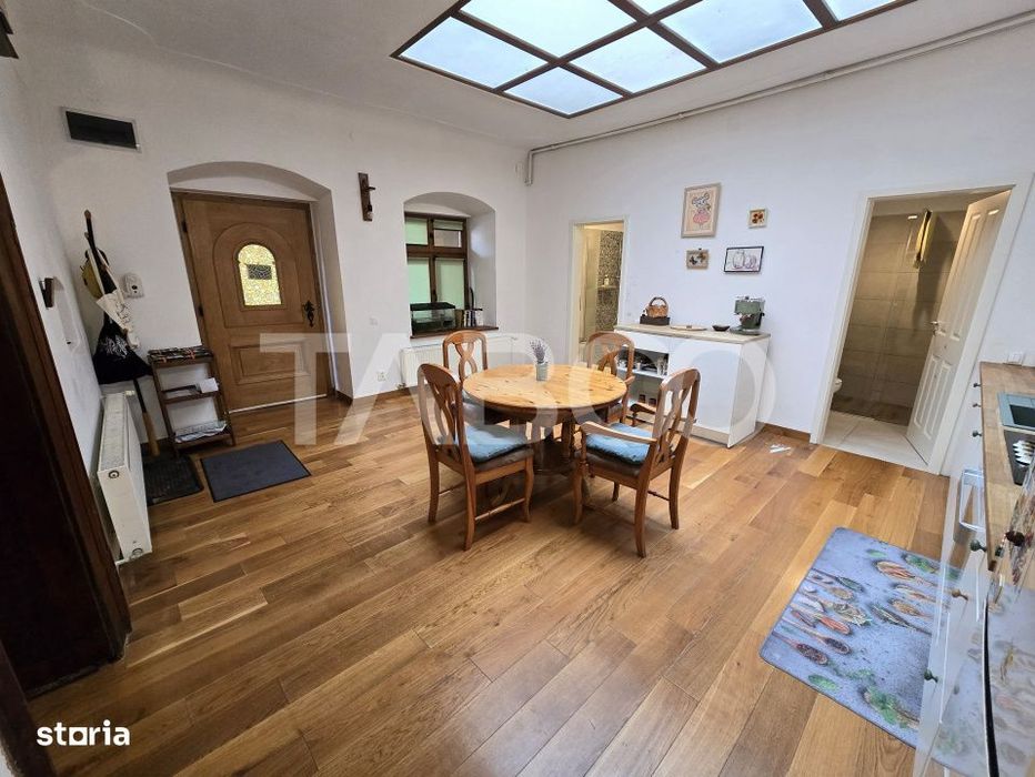 Apartament decomandat de vanzare cu pivnita in Centrul Istoric Sibiu