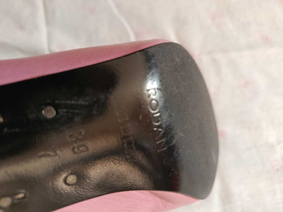 Продам женские туфли.