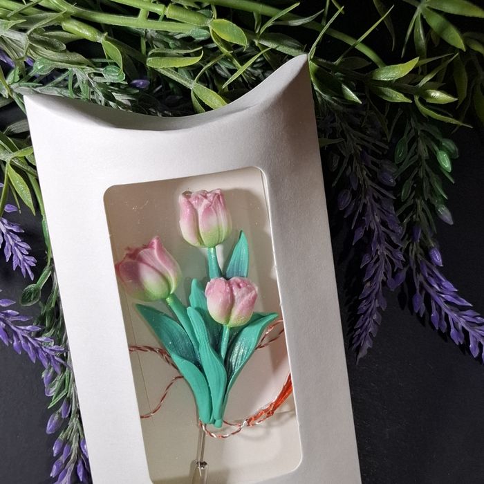 Brosa martisor handmade buchet lalele Fimo