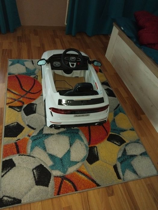 Mașinuța electrica copii