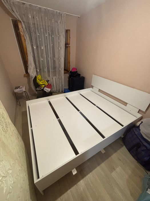 Двуспальная кровать