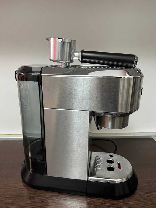 Еспресо Кафемашина Delonghi Dedica EC685