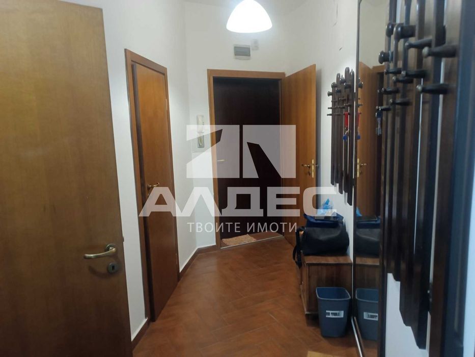 Дава се под наем Тристаен апартамент в София, Център - 123 кв.м за 900 € - Снимка #9