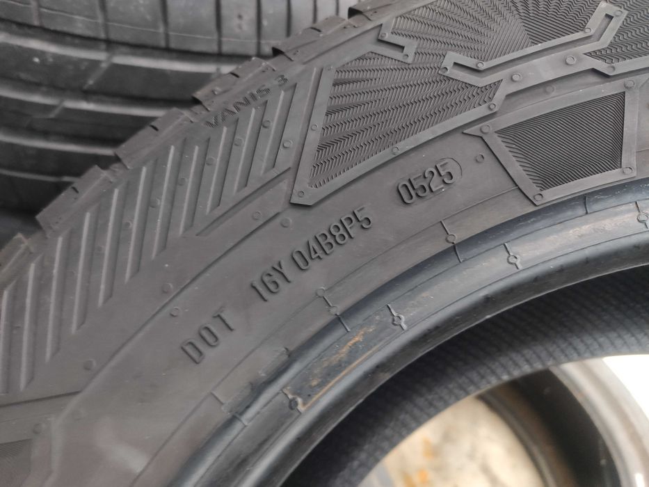 2бр Като нови летни гуми за бус 215 65 16 С - Barum - DOT 2025