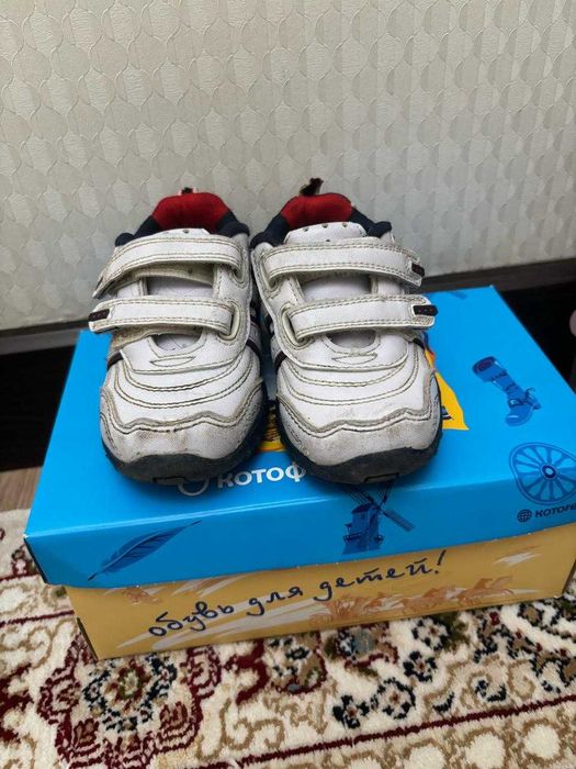 Продам детскую обувь