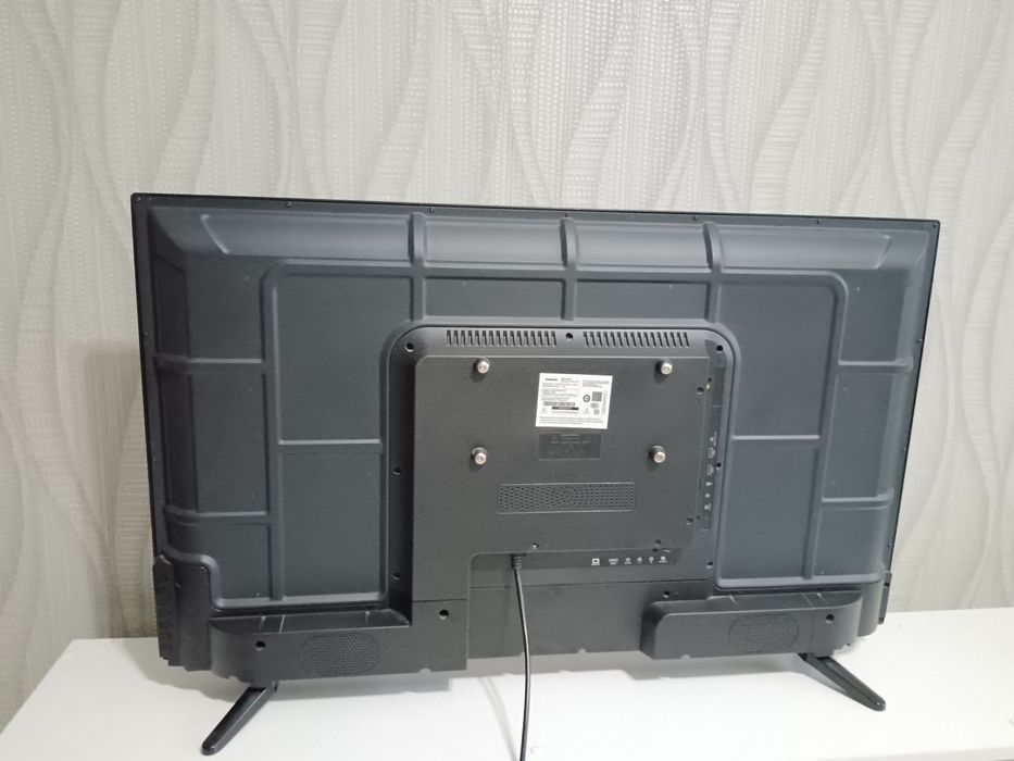 Продам телевизор Samsung 42", Smart TV