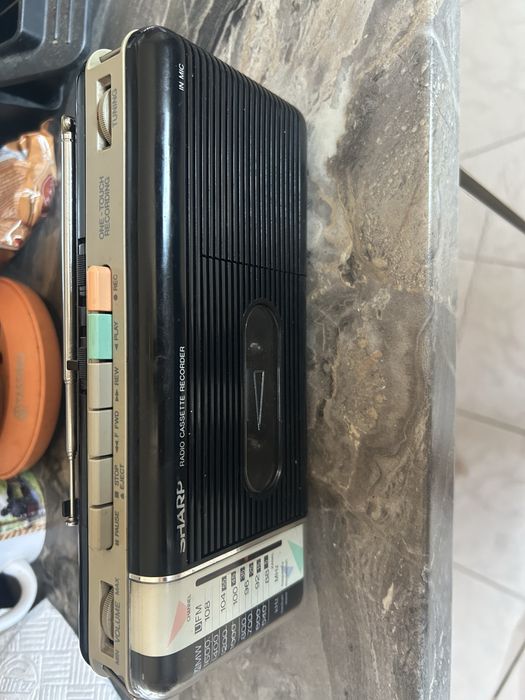 Radio casetofon vintage Sharp QT-212H anii 80