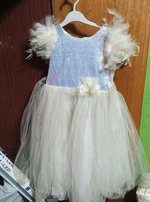 Платья для девочек для праздника очень хорошие состояние отличное прод