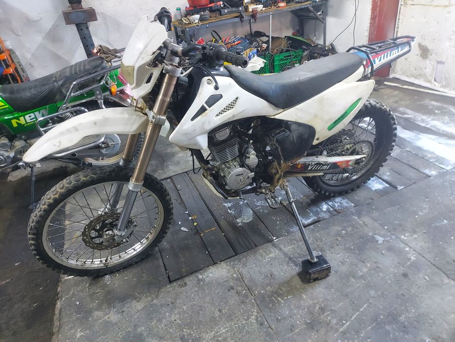 Продаю мотоцикл эндуро 250куб