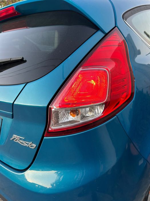Stop stânga Ford Fiesta 2015
