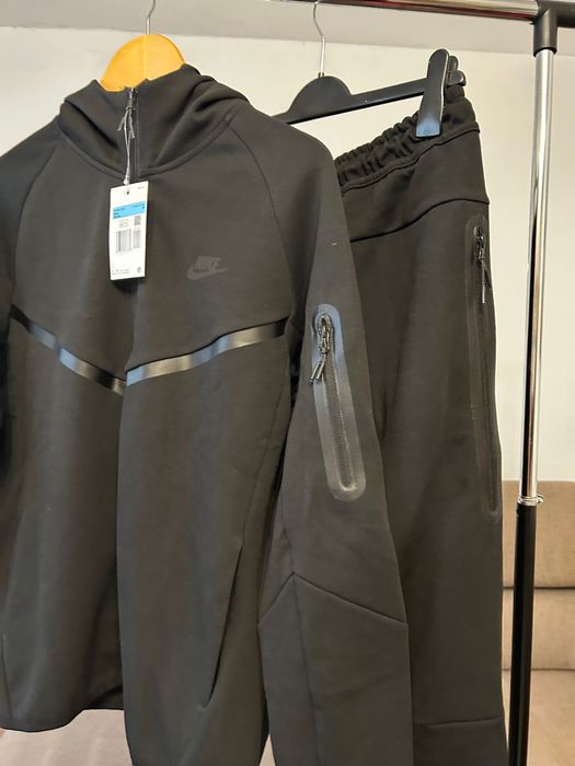 Compleu Nike Tech Black (marimi: S, M, L, XL, XXL)