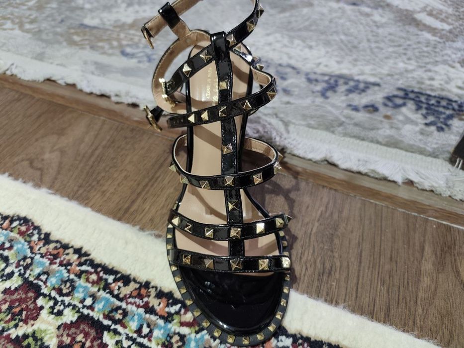 Женская обувь. Размер 38. Бренд Валентино.