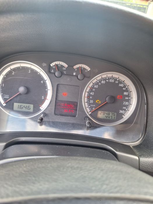 Vând Volkswagen Golf 4