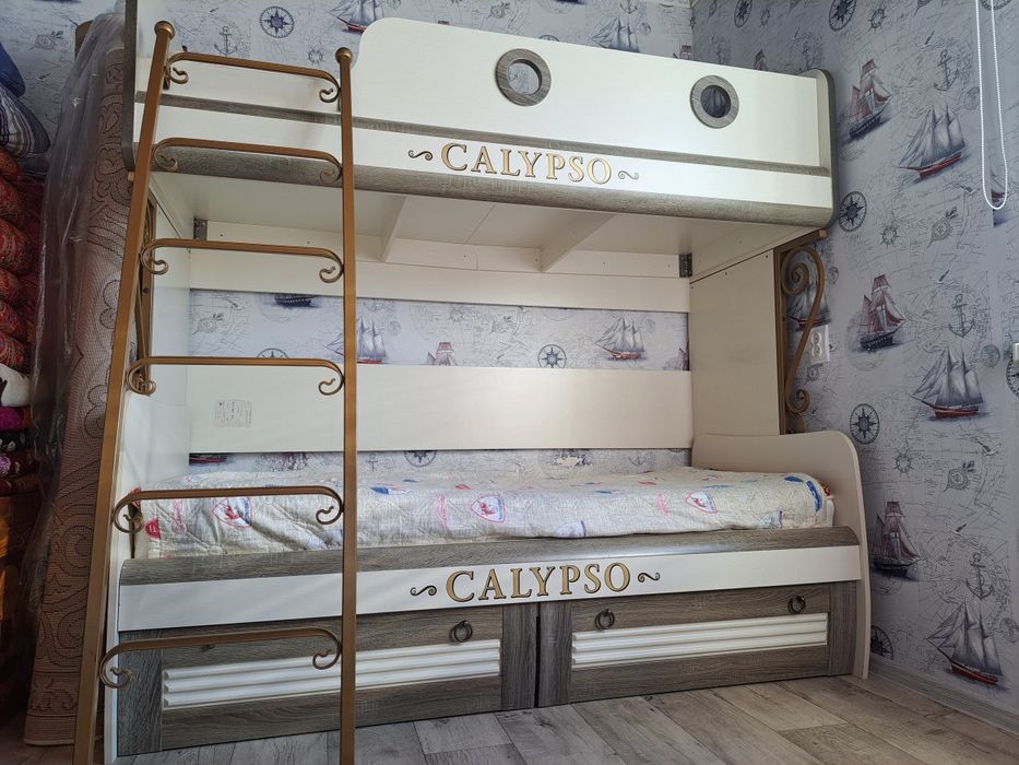 Продам  детский гарнитура.