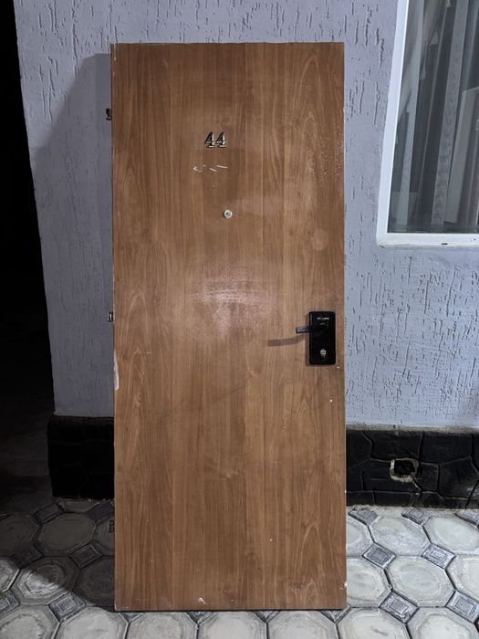 Дверь железный,современный,бу
