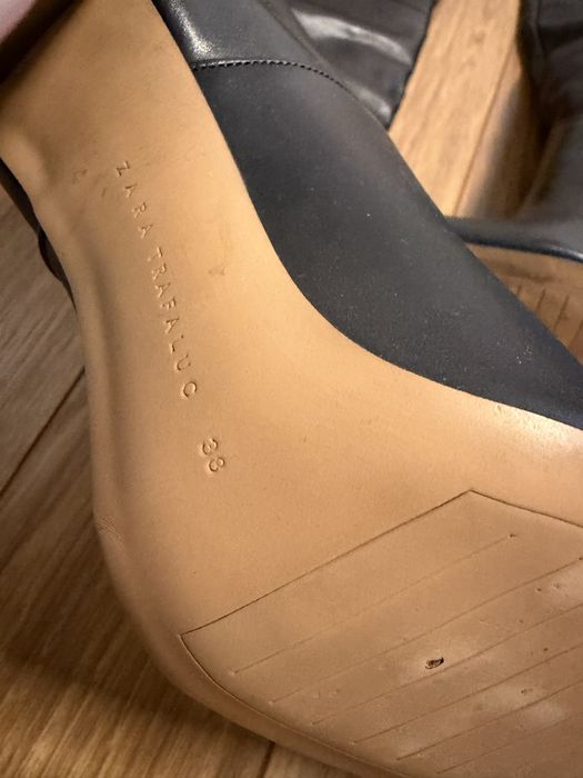 Черни ботуши Zara