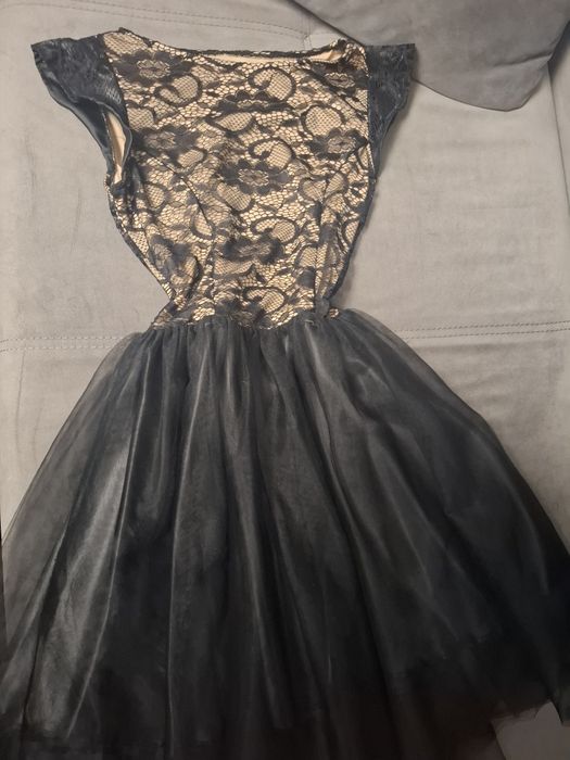 Къса разкроена рокля