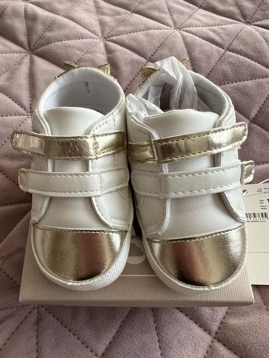 Нови Бебешки обувки Mayoral с пеперуда - 19 номер