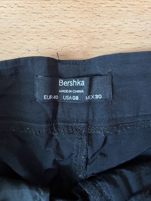 Шушлекови панталони Bershka