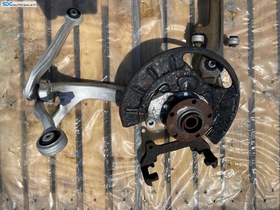 Fuzeta cu Butuc Rulment Dreapta Fata Audi A8 D3 2002 - 2010 Cod 4E0258M