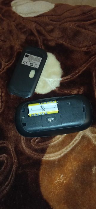 Mouse fără fir cu tot cu baterii