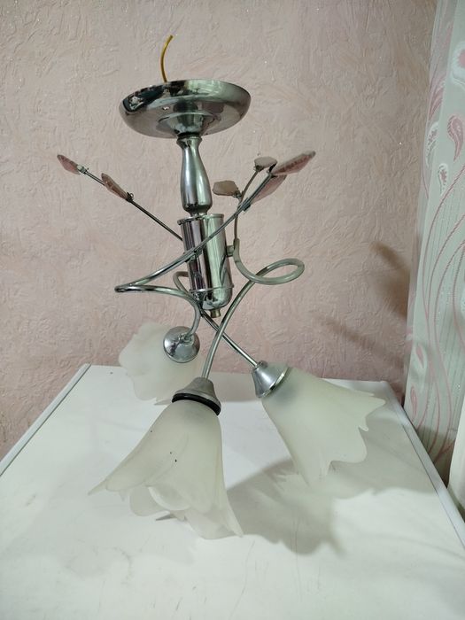 Продам люстру б/у