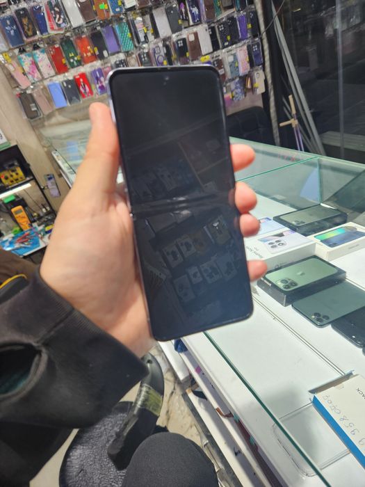 Iphone 14 Pro max Korpusida XSMAX va Samsung Galaxy Z flip4 keldi