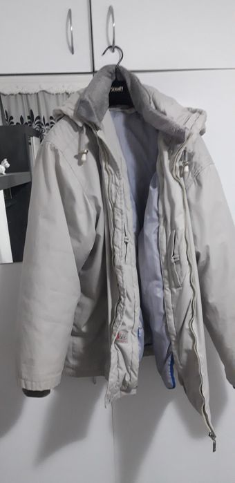 Geaca gri de vanzare