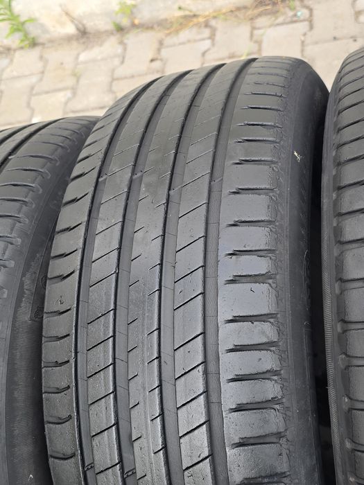235 60 18 Michelin