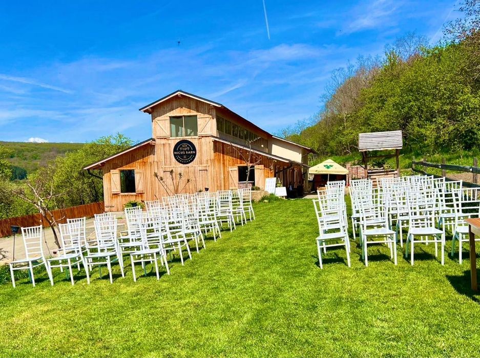 Scaune de inchiriat pentru evenimente, banci si pufuri