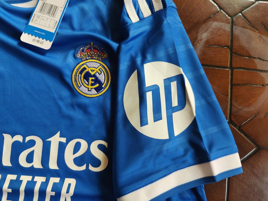 Футболна тениска Real Madrid сезон 2025/2026 трети екип