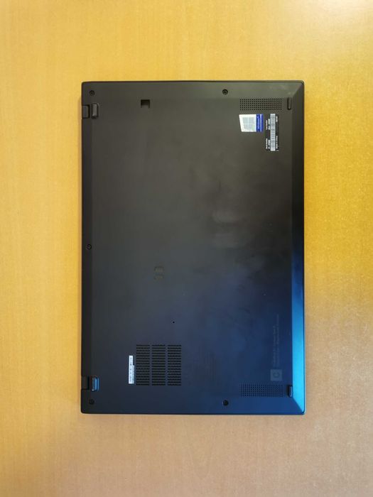 Лаптоп Lenovo X1 Carbon 8th Gen