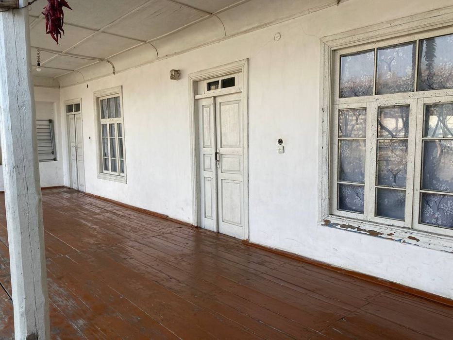 Uy sotiladi furqat tumanida 7 xona uyi bilan 16 sotik dakumenti joyida