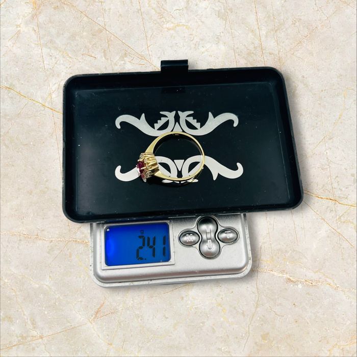 Френски златен пръстен 18к 0.25ct диаманти